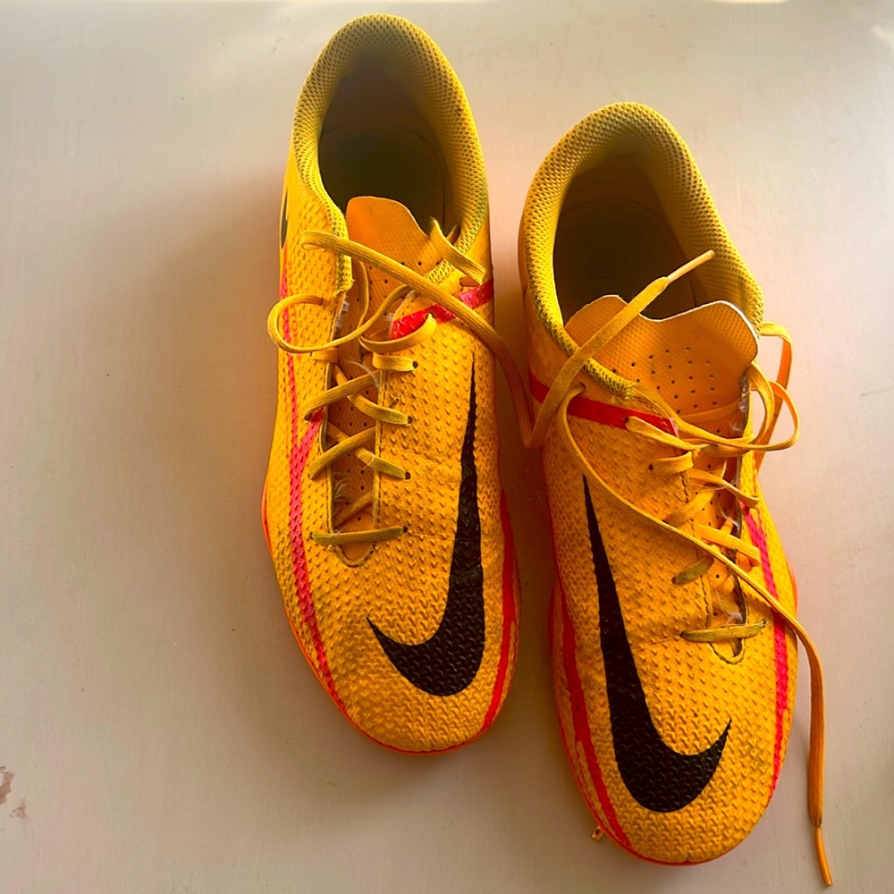 Nike Phantom GT2 size 6.5